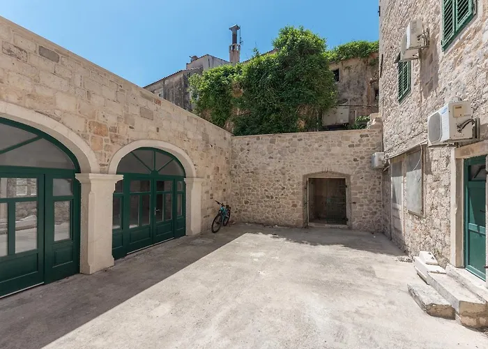 Heritage Palace Listun